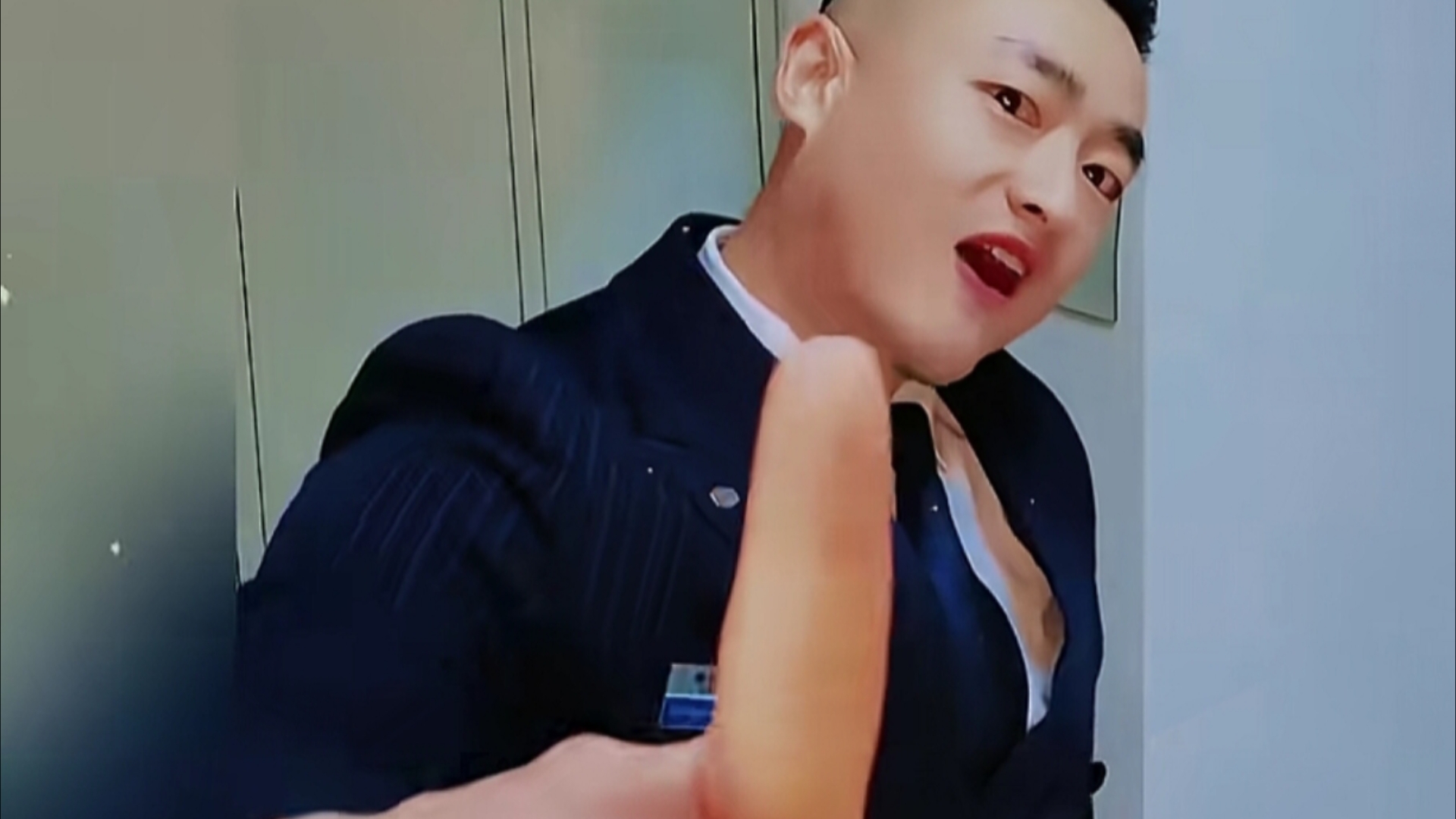 Faker在法国队比赛中重要助攻，大比分获胜引发热议！的简单介绍